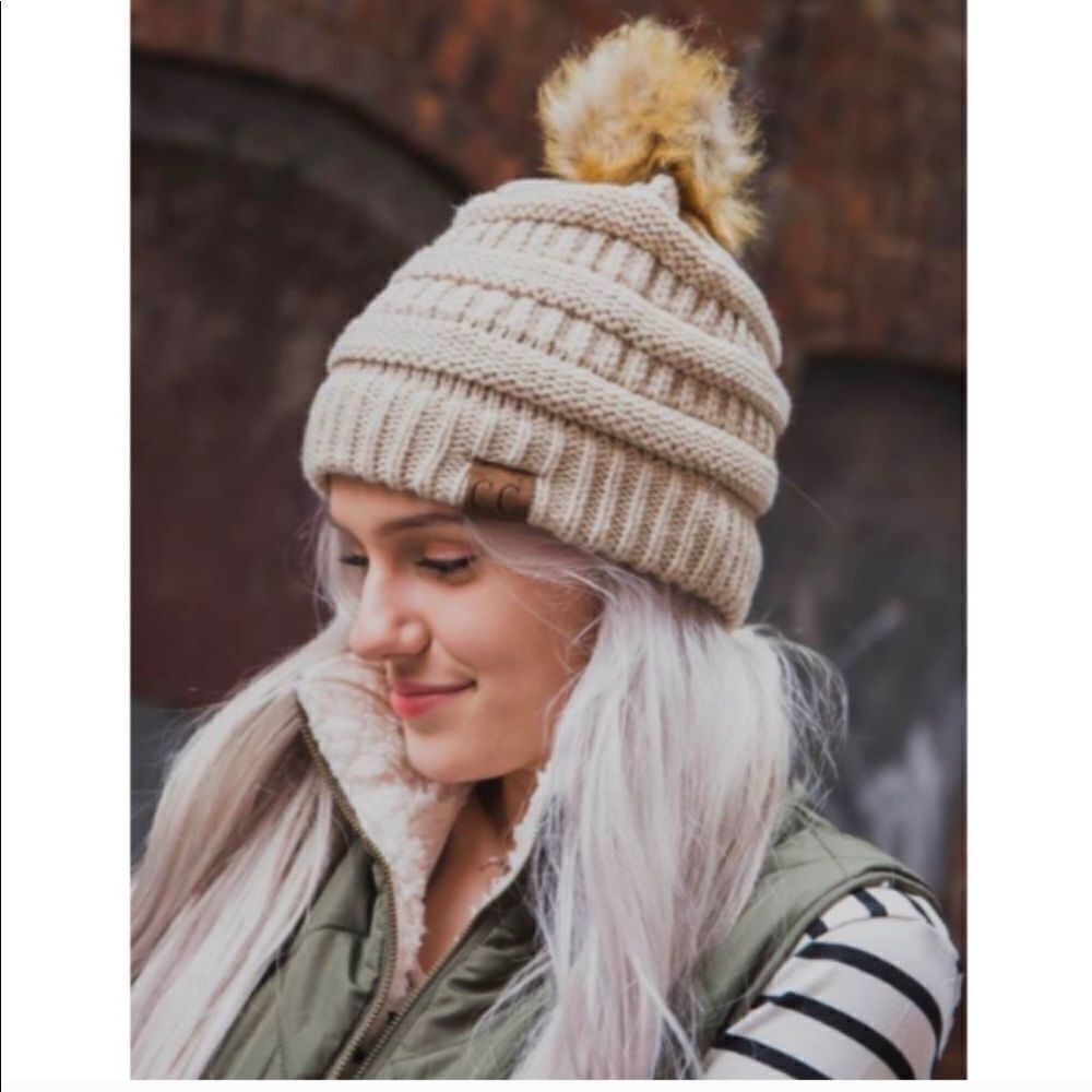 CC BEANIE with pom OS (3885)